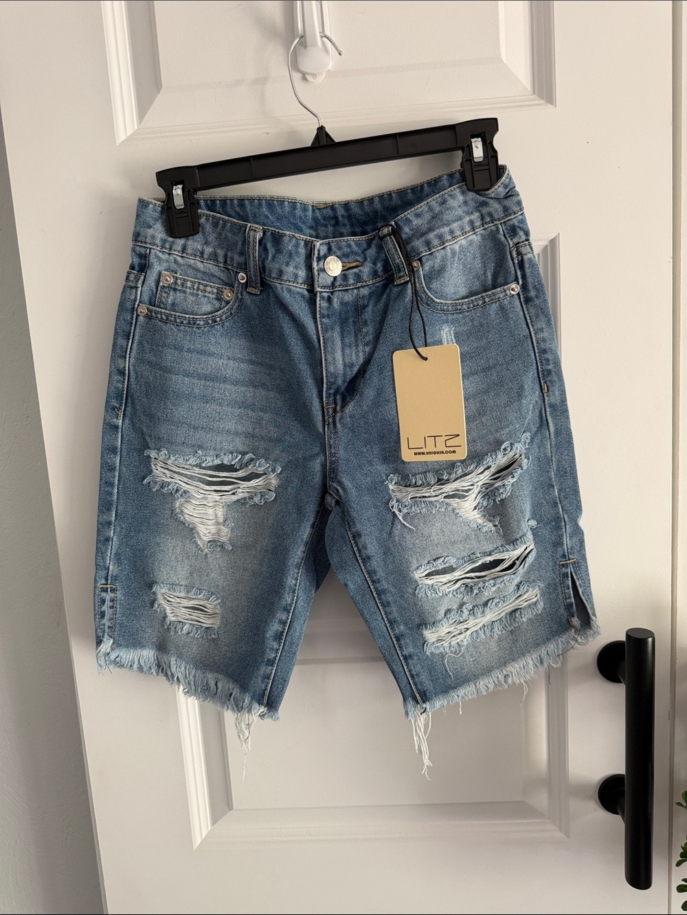 LITZ Distressed Denim Shorts in Light Blue size small